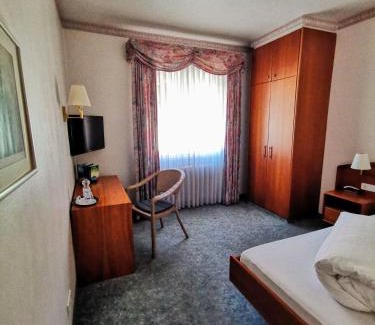 Breisach Hotel | Discover Kaiserstühler-Hof: Family-Friendly Dining Awaits