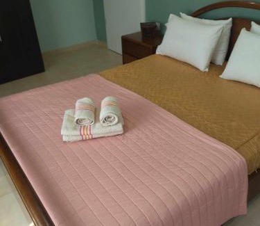 Kozani Apartment | Kaite House: Guest Rated 9/10 & Pet Friendly Comfort