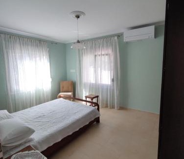 Kozani Apartment | Kaite House: Guest Rated 9/10 & Pet Friendly Comfort