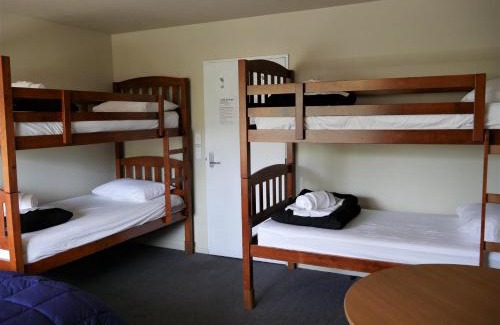 Ngaio Bay Hostel | Discover Kaiteri Lodge: Oceanfront Getaway with Breakfast