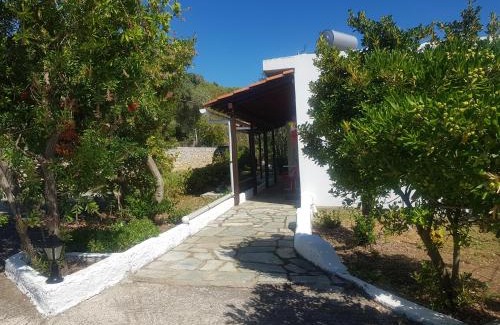 Koukounaries House | Top-Rated Kaiti Studios 1: A Guest Favorite at 9.2/10