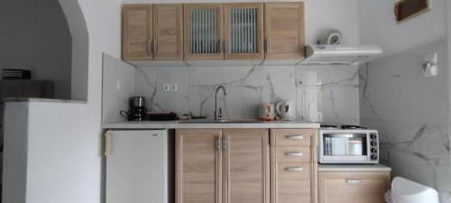 Koukounaries House | Top-Rated Kaiti Studios 1: A Guest Favorite at 9.2/10