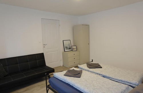 Balatonfokajar Apartment | Pet-Friendly Kajári Apartmanház with Ocean Views