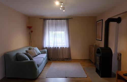Balatonfokajar Apartment | Pet-Friendly Kajári Apartmanház with Ocean Views