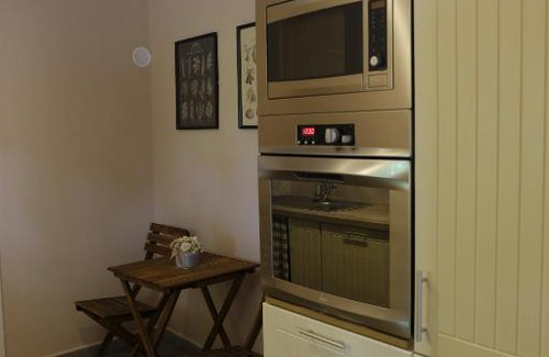 Balatonfokajar Apartment | Pet-Friendly Kajári Apartmanház with Ocean Views