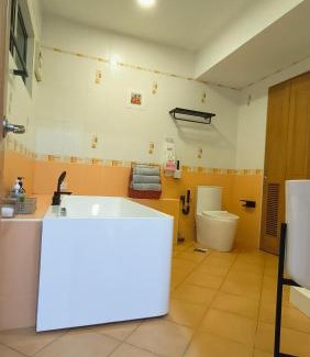 Taman Sri Reko Villa | Inviting Kajang Pool Party Villa with Oceanfront Views
