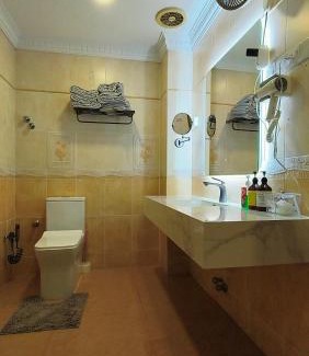 Taman Sri Reko Villa | Inviting Kajang Pool Party Villa with Oceanfront Views