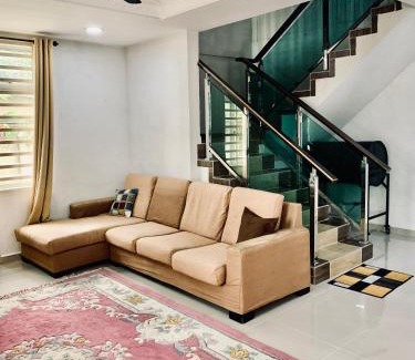 Manir Villa | Family-Friendly Kak Nor Villa with Kitchen Amenities