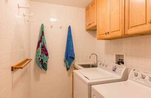 Kalama Tract House | Beachfront Bliss at Kakela Kai - Guest Rated 10/10