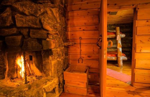 Kakslauttanen Hotel | Enchanting Kakslauttanen Arctic Resort: Igloos & Chalets