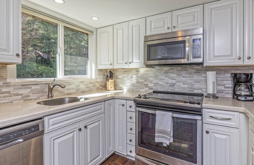 Adelma Beach Condo | Cozy Kala Point View Condo with Private Beach Access