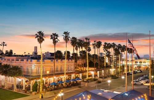 Chandler Apartment | Oceanfront Kalaemano Studio Suite with Pool & Pet-Friendly