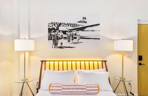 Chandler Apartment | Oceanfront Kalaemano Studio Suite with Pool & Pet-Friendly
