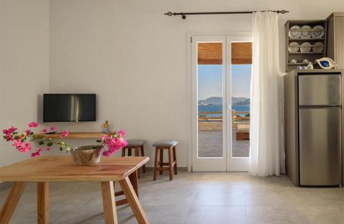 Kimolos Apartment | Top-Rated Kalamitsi View: Pet-Friendly Family Retreat