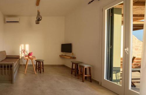 Kimolos Apartment | Top-Rated Kalamitsi View: Pet-Friendly Family Retreat