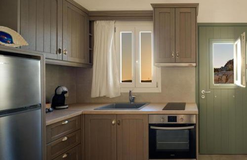 Kimolos Apartment | Top-Rated Kalamitsi View: Pet-Friendly Family Retreat