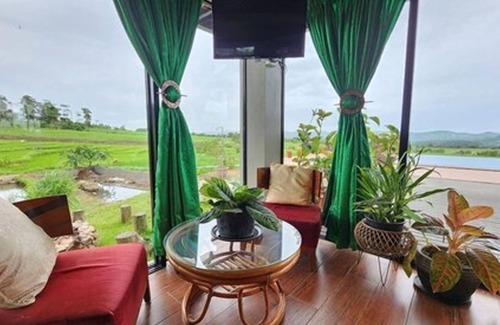 Canloan City House | Relax at Kalaparan Farm House with Pool and Breakfast