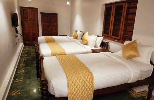 Ottapalam House | Heritage Retreat at Kalappura Farm House with Pool Access