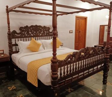 Ottapalam House | Heritage Retreat at Kalappura Farm House with Pool Access