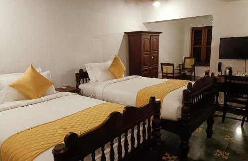 Ottapalam House | Heritage Retreat at Kalappura Farm House with Pool Access