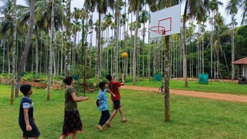 Ottapalam House | Heritage Retreat at Kalappura Farm House with Pool Access