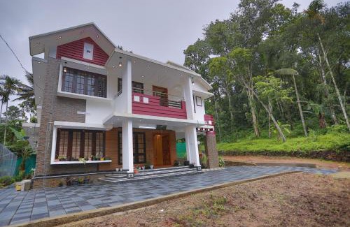 Pallivasal Villa | Discover Kalapurayil House: Top-Rated Stay with Kitchen