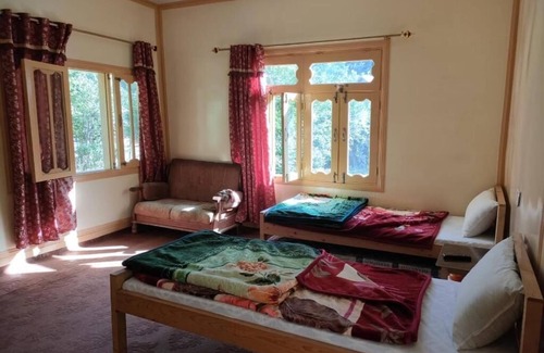 Batrik Hotel | Budget-Friendly Kalash Continental Hotel with Breakfast Options