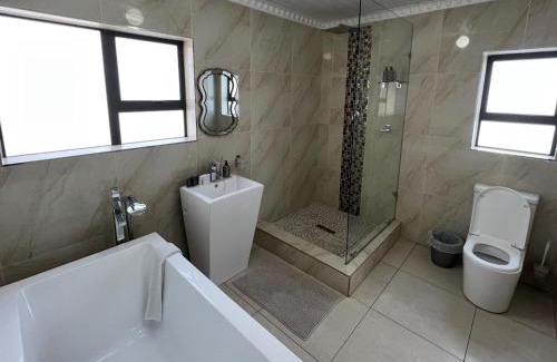 East London House | Oceanfront Escape at Kalashe Bed & Breakfast - Family Friendly