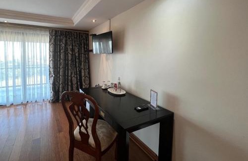 East London House | Oceanfront Escape at Kalashe Bed & Breakfast - Family Friendly