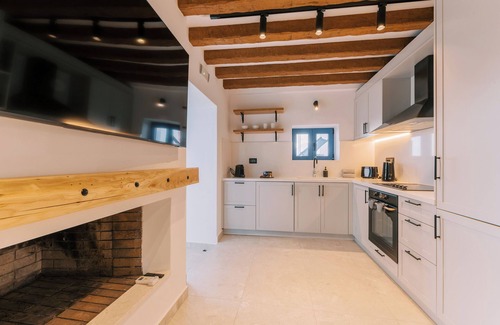Kalathos House | Indulge in Kalathos Square Suites with Private Pools & More