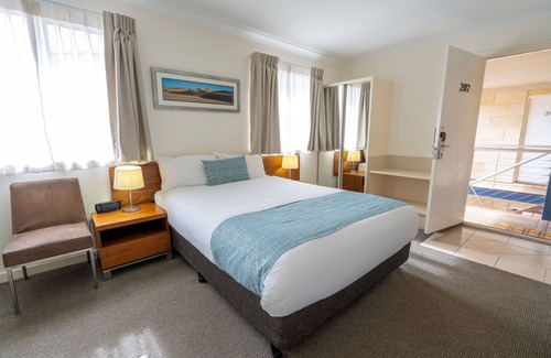 Kalbarri Hotel | Relax at Kalbarri Edge Resort with Oceanfront Views