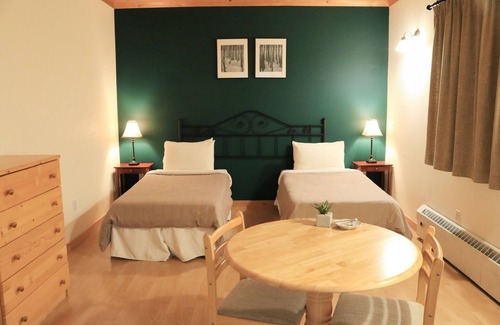 Whitehorse Cabin | Inviting Kaleido Lodge Yukon: Family-Friendly with Dining