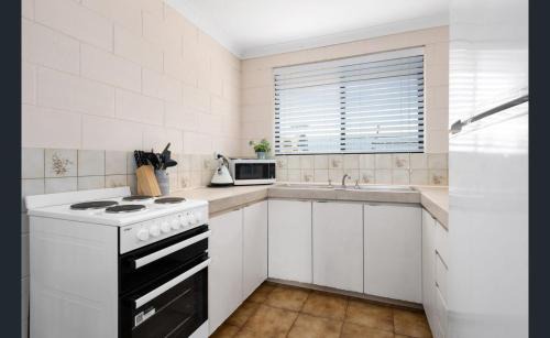 Victory Heights Apartment | Pet-Friendly Comfort at WA Kalgoorlie Boulder U3 Paddy's