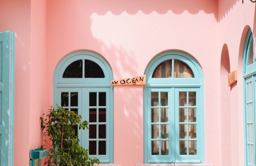 Costa de Caparica House | Discover Kali Vice Surf Villa: Family-Friendly Retreat
