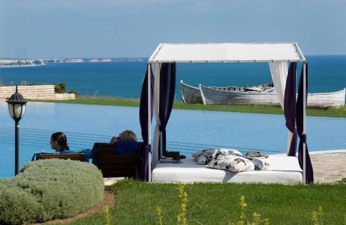 Topola Resort | Relaxing Kaliakria Resort: Oceanfront Pool & Spa Retreat