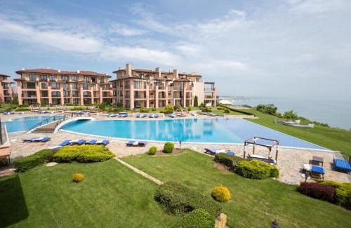 Topola Resort | Relaxing Kaliakria Resort: Oceanfront Pool & Spa Retreat