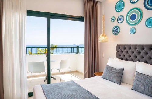 Kokkari Hotel | Discover Kalidon Panorama: Poolside Bliss & 9.6/10 Rating