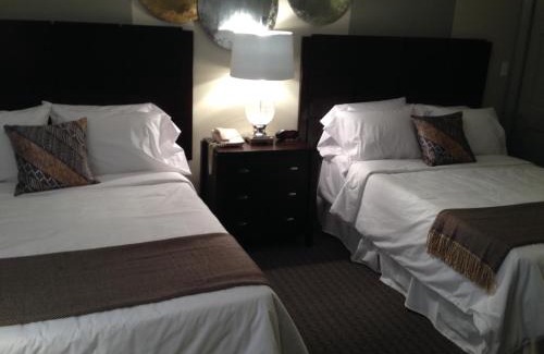 Downtown Niagara Falls Hotel | Relaxing Retreat at Kalika Hotel with Pool & Restaurant