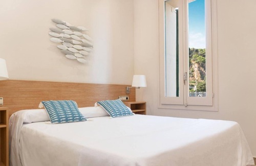 Caldes d'Estrac House | Relax at Kalima Beach: Family-Friendly with Spa & Breakfast