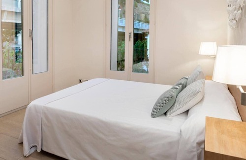 Caldes d'Estrac House | Relax at Kalima Beach: Family-Friendly with Spa & Breakfast