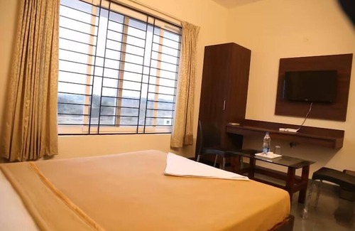 Yadiyur Hotel | Budget-Friendly Stay at Kalinga Tavern Residency
