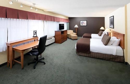 Kalispell Hotel | Relax at Kalispell Nature Getaway: Pet-Friendly with Pool