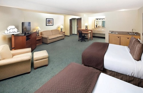 Kalispell Hotel | Relax at Kalispell Nature Getaway: Pet-Friendly with Pool