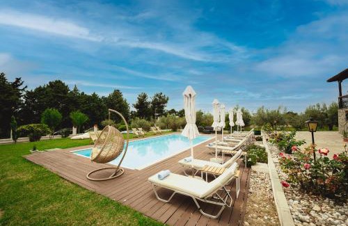 Nea Propontida House | Inviting Kalisun Pool House with Ocean View & Pet-Friendly