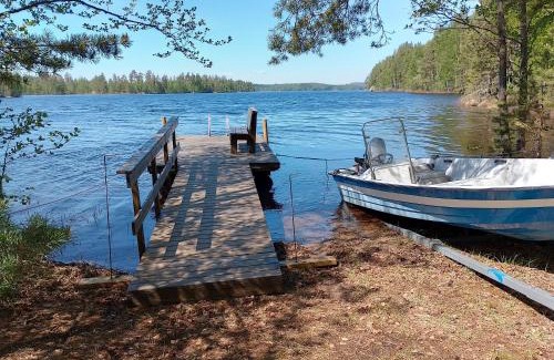 The Lakelands Cabin | Oceanfront Kalliomökki: Pet-Friendly with Private Beach