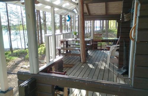 The Lakelands Cabin | Oceanfront Kalliomökki: Pet-Friendly with Private Beach