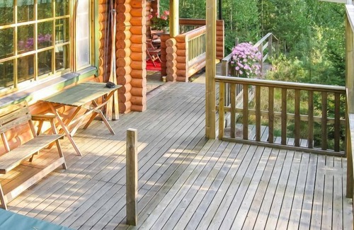 Keuruu House | Experience Kallionnenä: Lake View, Spa & Perfect Ratings!