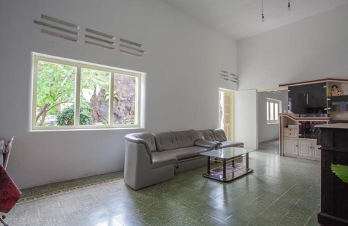 Banyuwangi House | Top-Rated Kallista Homestay: Family-Friendly Retreat