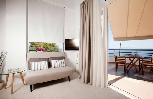 Kallithea Apartment | Family-Friendly Kallithea Blue Paradise with Breakfast Included