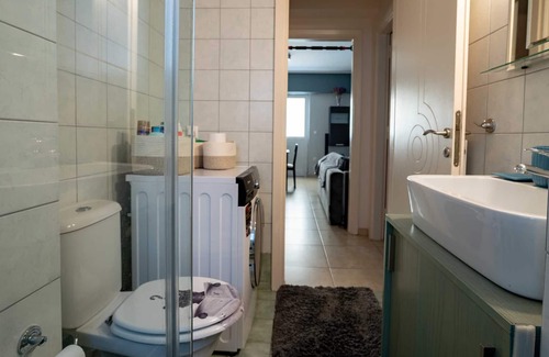 Moschato-Tavros Apartment | Cozy Kallithea Train Station: Ideal 1 Bedroom for Two